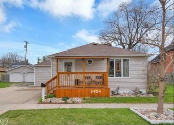 2424 Maple Port Huron, MI 48060