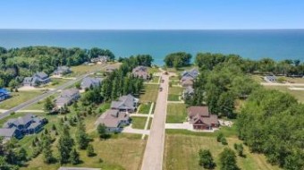 7152 Windcliff Drive Drive 33 South Haven, MI 49090