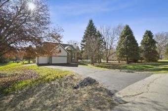 5349 Hilltop Trail Perry, MI 48872