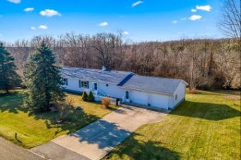 2254 Pondbrooke Drive Hillsdale, MI 49242