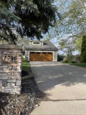 1746 Waukazoo Drive Holland, MI 49424