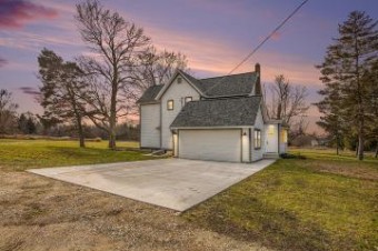 4120 Pettis Avenue Ne Ada, MI 49301