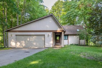 9802 Center Lane Canadian Lakes, MI 49346