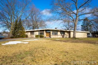 15707 Vinecrest Drive Spring Lake, MI 49456