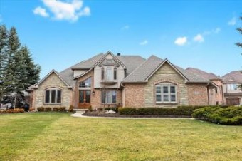 10800 Lighthouse Point South Lyon, MI 48178