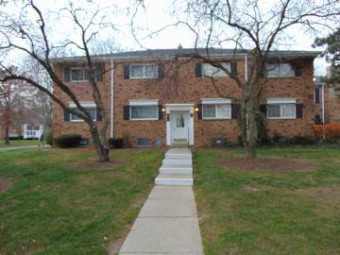 595 E. Fox Hills Bloomfield Township, MI 48304