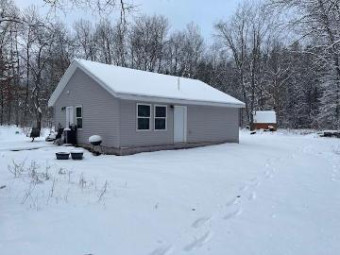 9461 W 26 Road Mesick, MI 49668