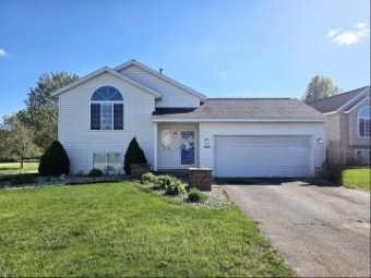 140 Waxwing Court Cedar Springs, MI 49319