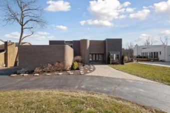 4033 Fox Lake Drive Bloomfield Hills, MI 48302