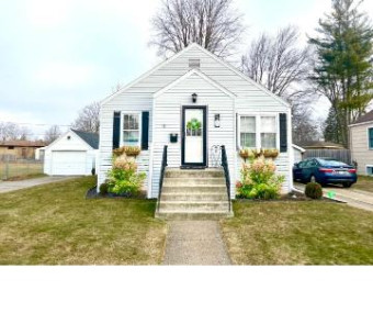 719 Diana Street Ludington, MI 49431