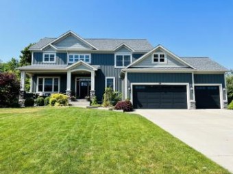 48 Meadows Drive Norton Shores, MI 49444