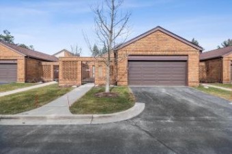 3925 Ridgmaar Square Ann Arbor, MI 48105