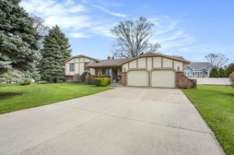 5420 Palm Dale Court Wyoming, MI 49519