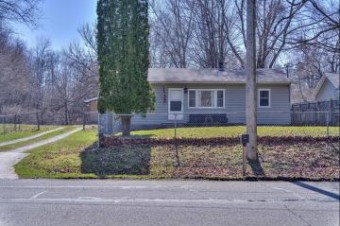 425 E Bellevue Street Leslie, MI 49251