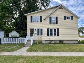 319 N Lavinia Ludington, MI 49431