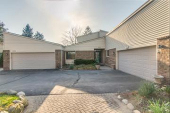 4240 Wabeek Lake Drive S Bloomfield Hills, MI 48302