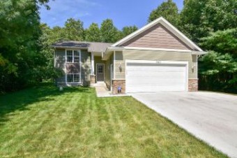 2416 N Chloe Circle Muskegon, MI 49444