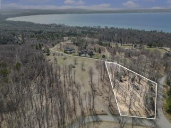 8067 Broken Ridge E Harbor Springs, MI 49740