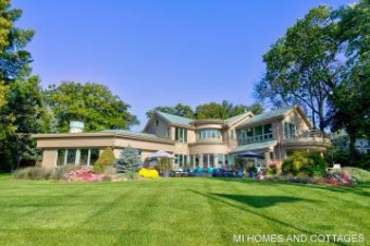 173 Oakwood Avenue Holland, MI 49424