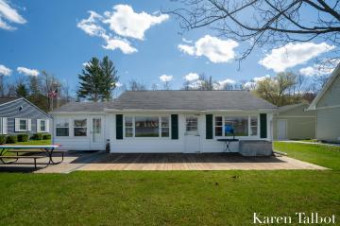 711 Hess Lake Drive Grant, MI 49327