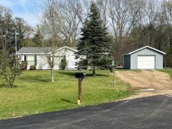 1807 Alexa Lane Allegan, MI 49010