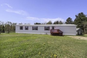 20121 W Lake Montcalm Road Howard City, MI 49329