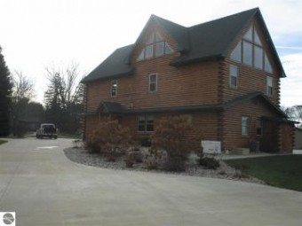 8840 Golfside Court Shepherd, MI 48883