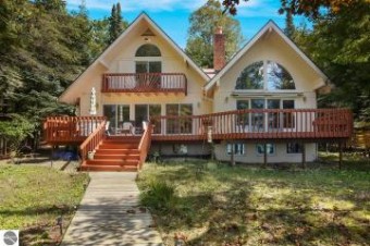 2646 S East Torch Lake Drive Bellaire, MI 49615