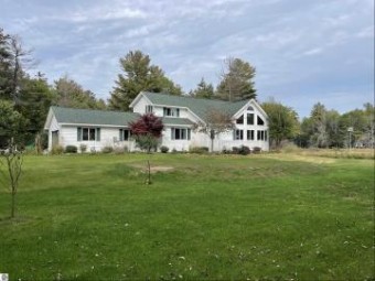 2141 Waters Edge East Tawas, MI 48730