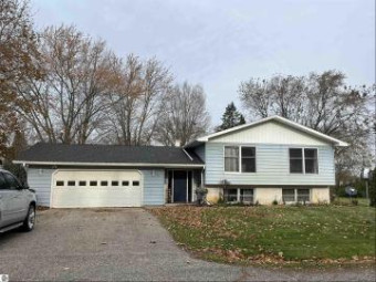 321 Schoolcrest Drive Shepherd, MI 48883