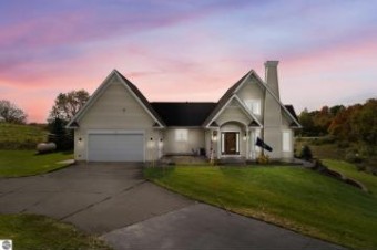 7635 Saddle Horn Drive Grawn, MI 49637