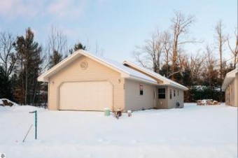 9846 Deer Track Court 20 Interlochen, MI 49643