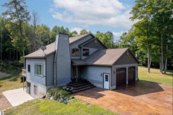 399 W Beech Bark Trail Maple City, MI 49664