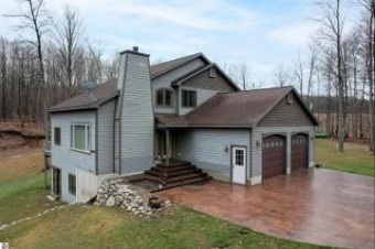 399 W Beech Bark Trail Maple City, MI 49664