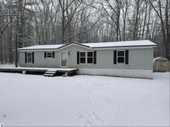 1418 Glenwood Avenue Kalkaska, MI 49646