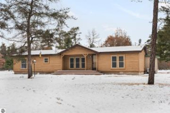 15983 Se Snay Drive Grayling, MI 49738