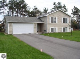 2555 Mockingbird Drive Traverse City, MI 49685