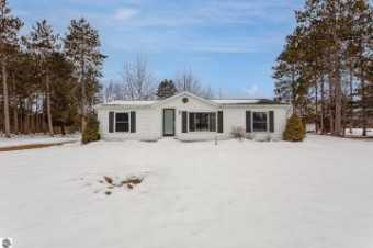 2585 N Johnson Road Weidman, MI 48893