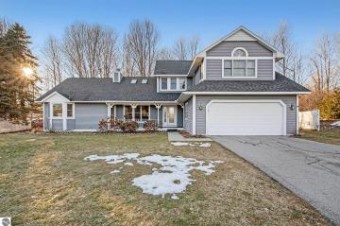 9766 E Valley Hills Drive Traverse City, MI 49684