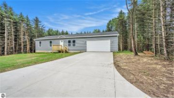 126 Ringneck Lane Buckley, MI 49633