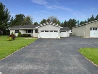 1724 Pine Tree Road Grawn, MI 49637