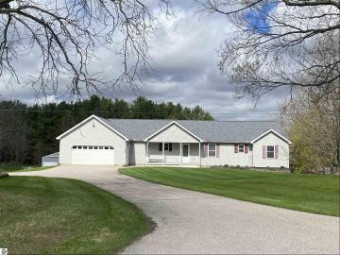 11370 S Bright Road Maple City, MI 49664