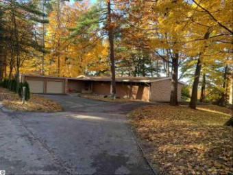 1620 Timber Lane Traverse City, MI 49686