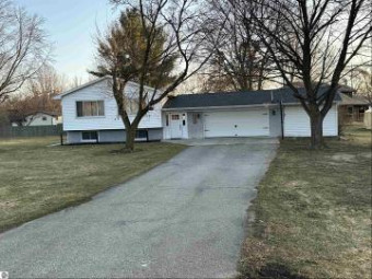 8197 S Federal Road Shepherd, MI 48883