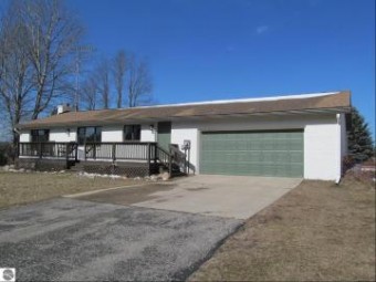 5791 E 28 Road Cadillac, MI 49601