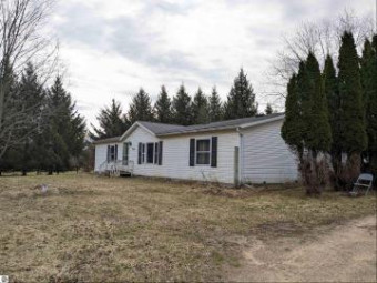 2611 W Pleasant Valley Road Shepherd, MI 48883