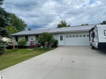 107 Ferris Street Houghton Lake Heights, MI 48630