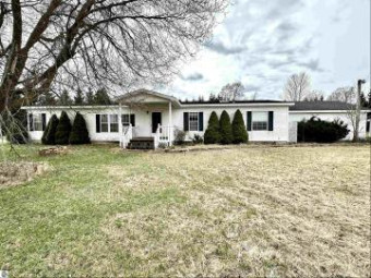 2037 Fleck Road Six Lakes, MI 48886