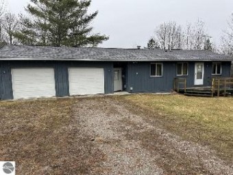 2017 Huntington Circle Gladwin, MI 48624