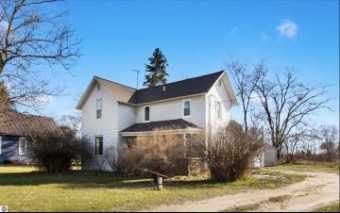 6034 Bates Road Williamsburg, MI 49690